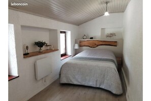 Unclassified image, 5 of 10, button - Vrbo Property (Trégarvan)