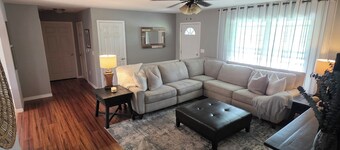 3-bedroom house in delightful Berryville with AC and charm
