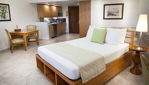 Room - 1BD Studio at The Marlin resort with kitchen and AC in Freeport May7th-31st (Freeport)