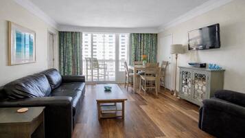 Apartment, 1 Bedroom, Accessible, Private Pool | Living room