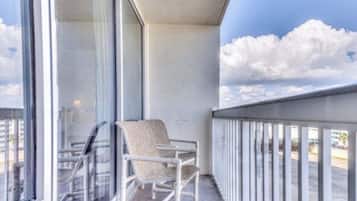 Apartment, 1 Bedroom, Accessible, Private Pool | Balkoni