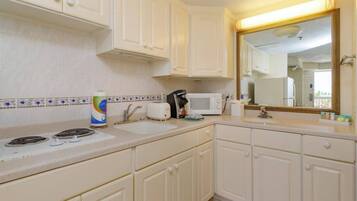 Apartment, 1 Bedroom, Accessible, Private Pool | Interior