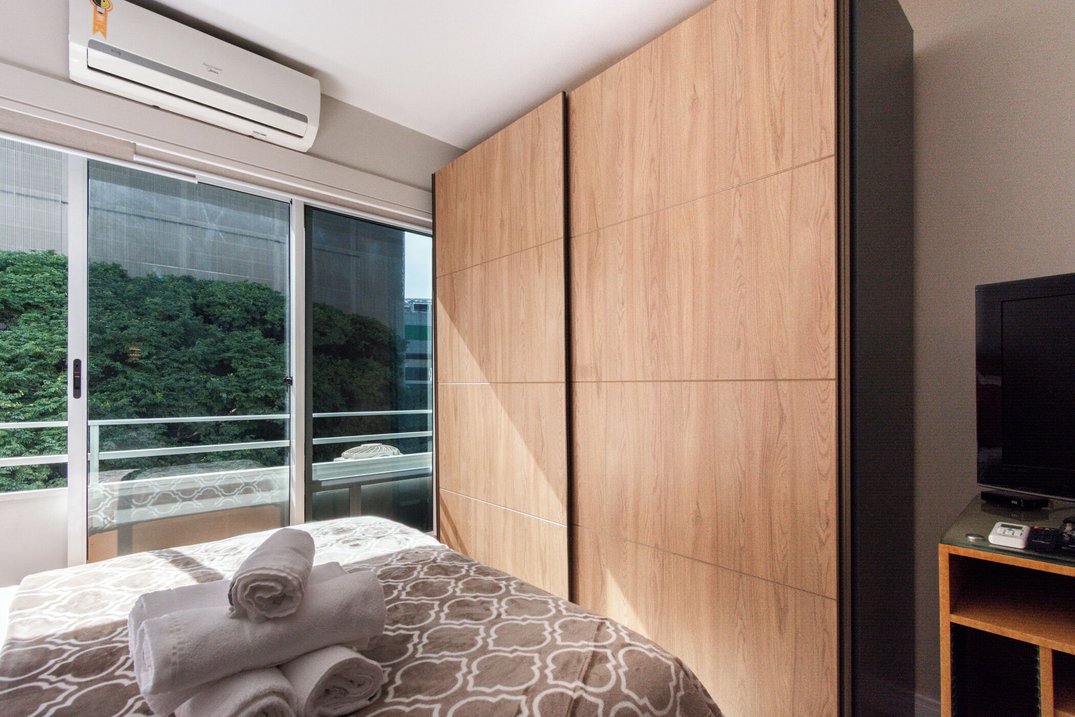 Design Apartment, City View | Blackout curtains, iron/ironing board, free WiFi