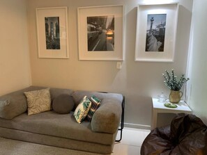 Design-Apartment, Stadtblick | Wohnbereich