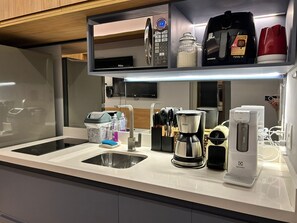 Design-Apartment, Stadtblick | Eigene Küche