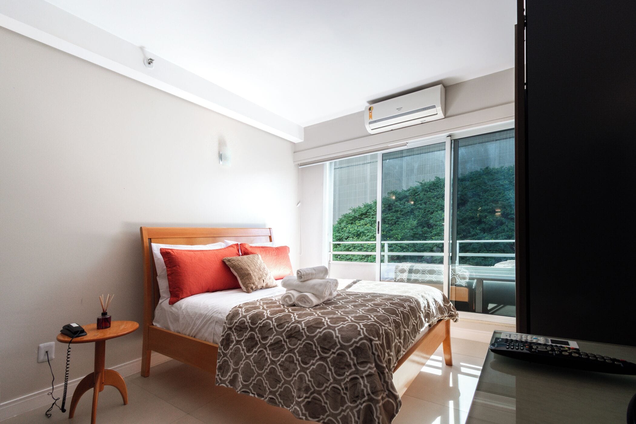 Apartamento design, vista para a cidade | Comodidades do quarto