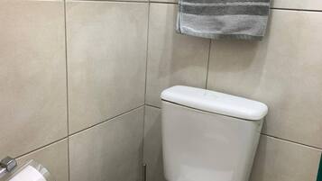 Design appartement, uitzicht op stad | Badkamer