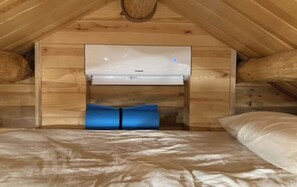 Room - Ozark Oasis Luxury Cabin: Cozy one-bedroom with AC (Roach)