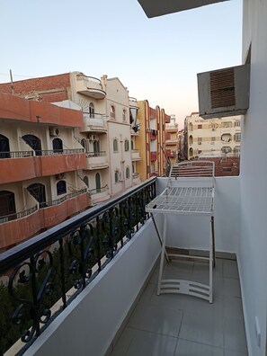 Property grounds - Fantastic 1-bedroom apartment with AC in sunny Hurghada (Hurghada)