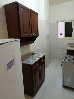 Private kitchen - Fantastic 1-bedroom apartment with AC in sunny Hurghada (Hurghada)