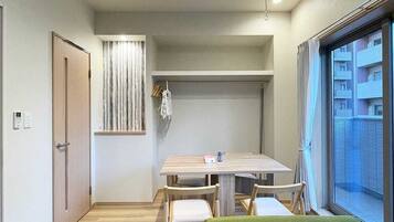 Basic Apartment | Living area