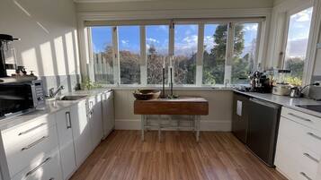 Microwave, stovetop, dishwasher