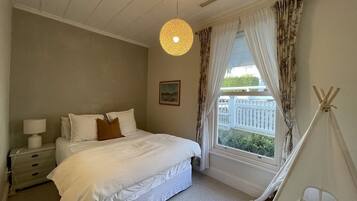 3 bedrooms, iron/ironing board, Internet