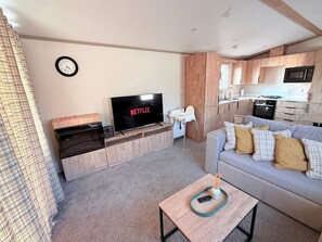 Living area - Cabin Sleeps 6 with Parking and Balcony (Malton)