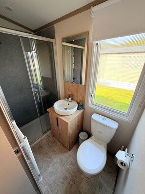 Bathroom - Cabin Sleeps 6 with Parking and Balcony (Malton)