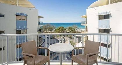 1 Bedroom Balcony Poolside