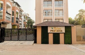House - Stylish 1bhk in Candolim Pool Gym Near Beach (Candolim)