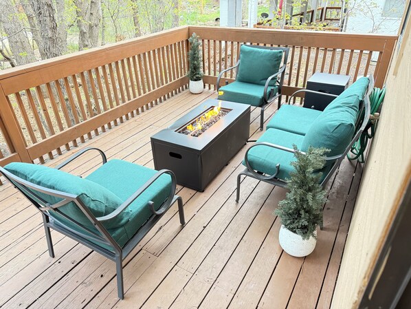 Terrace/patio - New! Sandia Circle Retreat -Central to Flagstaff, Sedona and Snowbowl (Munds Park)