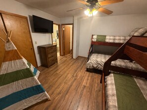 3 bedrooms, WiFi, bed sheets - New! Sandia Circle Retreat -Central to Flagstaff, Sedona and Snowbowl (Munds Park)