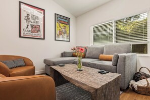 Interior - Laurel Canyon Modern 2BR-2BA Cottage-Monthly Stay, Remote Work, Hollywood Hills (Los Angeles)
