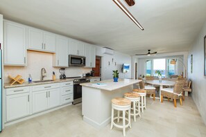 Private kitchen - Oceanview Condo, Pool, Parking-Beaches &Island attractions minutes away (Christiansted)