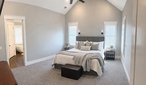 Room - Stay Close to the Action: Masters & Peach Jam Retreat w/ Pool and Putting Green (North Augusta)