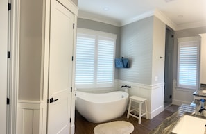 Bathroom - Stay Close to the Action: Masters & Peach Jam Retreat w/ Pool and Putting Green (North Augusta)