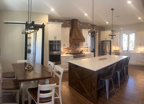 Less than 5 miles from Masters & Peach Jam: Retreat w/ Pool and Putting Green