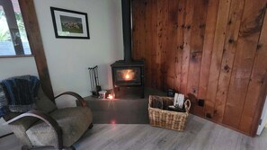 Interior - Romantic Log Cabin Retreat with outdoor bath set amongst the trees (Waitakere City)