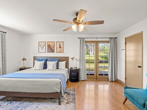 3 bedrooms, desk, travel cot, free WiFi - Ranch-Style Retreat w/ Hot Tub, Game Room & Views! (Mariposa)
