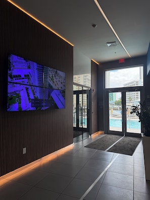 Interior - Spacious 3-Bedroom 3- Bath condo with Ocean View in Hallandale Beach (Hallandale Beach)