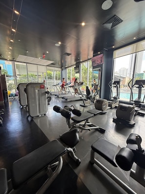 Fitness facility - Spacious 3-Bedroom 3- Bath condo with Ocean View in Hallandale Beach (Hallandale Beach)