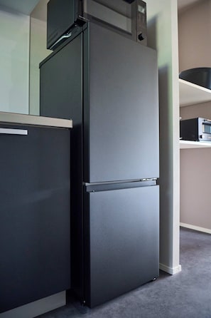 Fridge, microwave, oven, stovetop - Refwind (Kyonan)