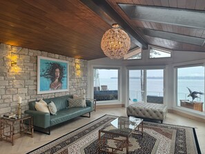 Living area - Perfect 6-bedroom house in Blaine for your next getaway (Blaine)