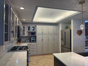 Private kitchen - Perfect 6-bedroom house in Blaine for your next getaway (Blaine)