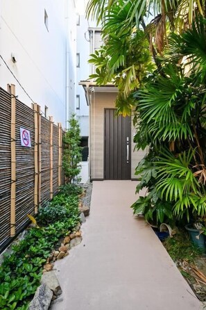 Exterior detail - Seed INN Iori (Tokyo)