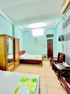 Basic Studio, Balcony