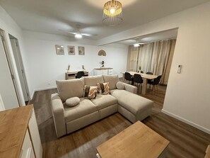 Living area - Room 2 min Grand Case Airport. (Grand Case)
