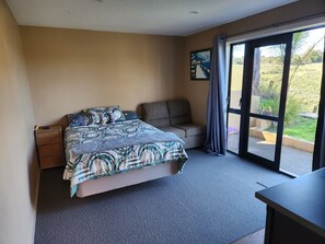 Interior - Sugarloaf Studio with a view. Near Church Rd and Mission Estate Wineries (Napier)