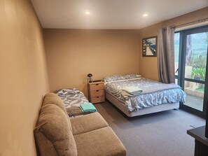 1 bedroom, free WiFi, bed sheets - Sugarloaf Studio with a view. Near Church Rd and Mission Estate Wineries (Napier)