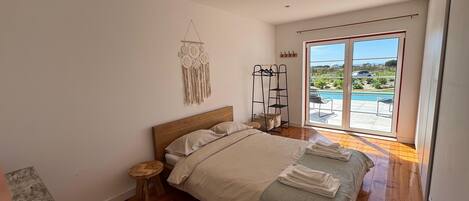 7 bedrooms, iron/ironing board, WiFi, bed sheets