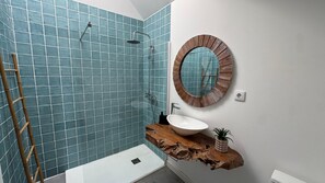 Shower, hair dryer, towels, soap - Quinta Maria Cotovia - Porto Covo (Porto covo)