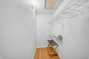 Interior - Carefree Casa-3 bd 2 bth Private pool 75' Dockage (Marathon)