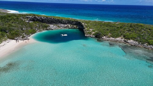 BRAND NEW WATERFRONT VILLAS!
2 Master Bed, 2 Bath, King Beds.