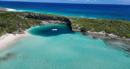 BRAND NEW WATERFRONT VILLAS!
2 Master Bed, 2 Bath, King Beds.