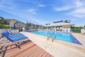Pool - Tipsy Turtle -2 bed 3 bth Condo with Pool/ Dockage at Marina and gorgeous Gulf water views (Marathon)