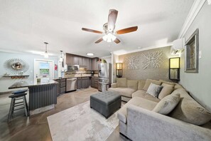 TV, offices - Tipsy Turtle -2 bed 3 bth Condo with Pool/ Dockage at Marina and gorgeous Gulf water views (Marathon)