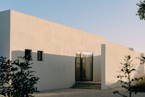 Exterior - Amurè Luxury Villa near Ostuni | Heated Infinity Pool & Privacy (Carovigno)