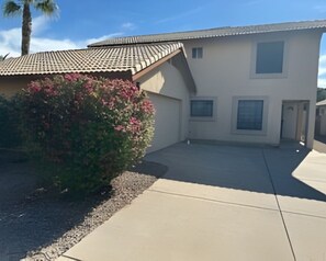 Property grounds - AZ Southwest Country Escape, King Beds, Pool Table, Games, Movie Room, & BBQ! (Chandler)