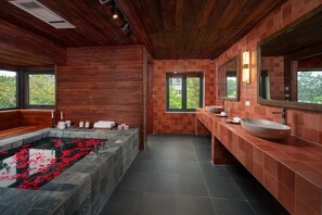 Bañera y ducha independientes y cabezal de ducha con hidromasaje